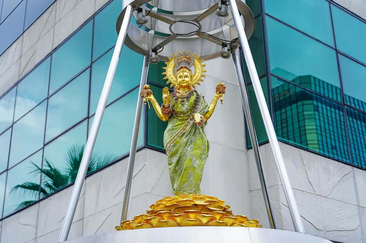 อยากถูกหวยงวดนี้ บูชาพระแม่ลักษมี เทพีแห่งความร่ำรวยช่วยคุณได้